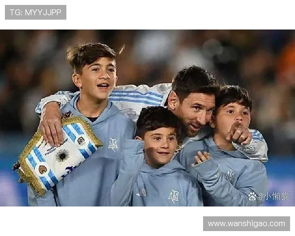 历史足球明星盘点从贝利到梅西的辉煌足迹与传奇故事